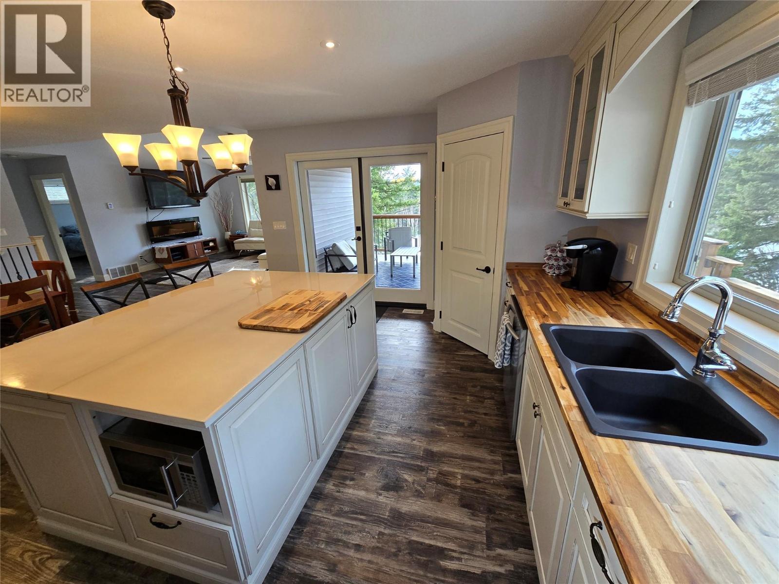 565 Clearwater Valley Road, Clearwater, British Columbia  V0E 1N1 - Photo 11 - 10375577