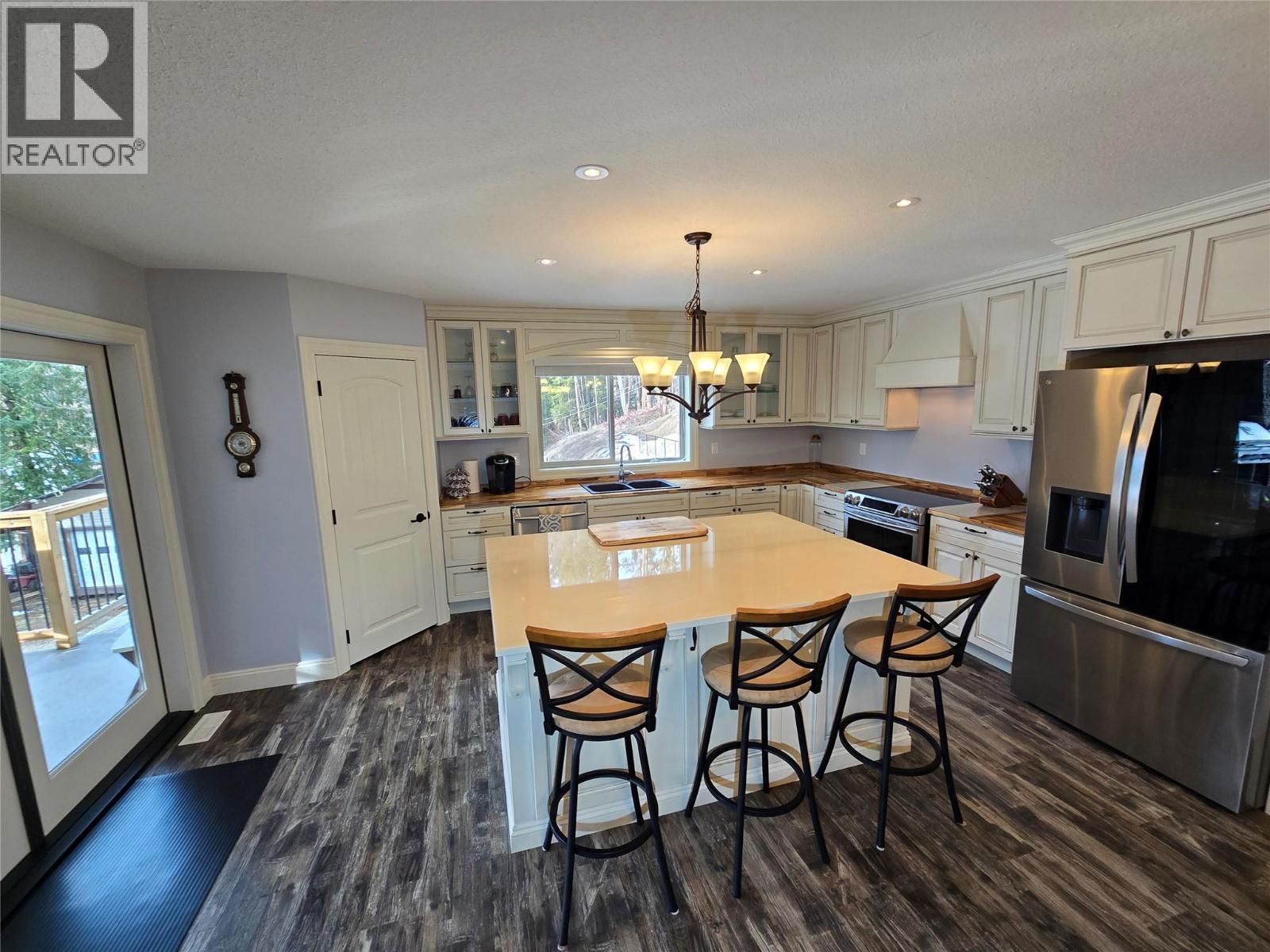 565 Clearwater Valley Road, Clearwater, British Columbia  V0E 1N1 - Photo 6 - 10375577