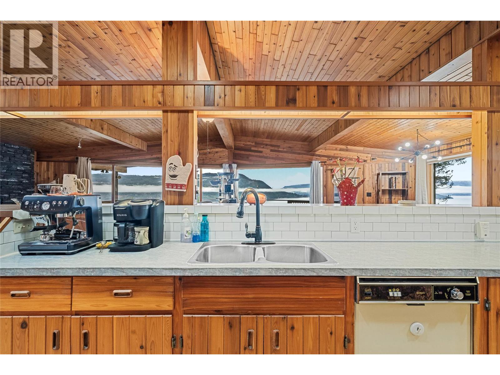 5305 Meadow Creek Crescent, Celista, British Columbia  V0E 1M6 - Photo 18 - 10375485