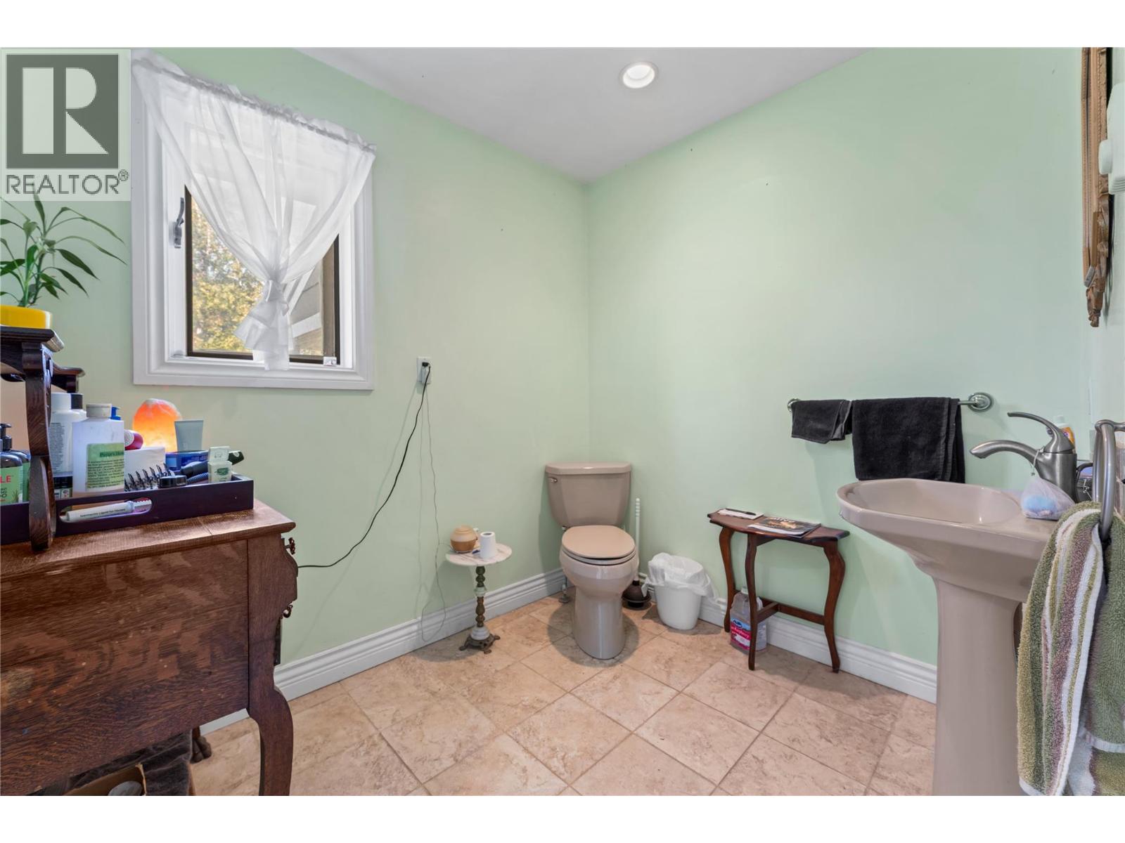 1121 Shuswap Street Sw, Salmon Arm, British Columbia  V1E 1J3 - Photo 54 - 10375574