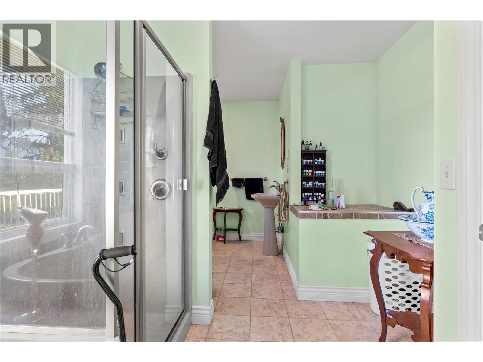 1121 Shuswap Street Sw, Salmon Arm, British Columbia  V1E 1J3 - Photo 55 - 10375574