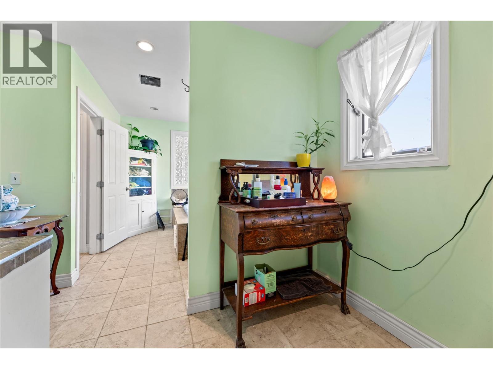 1121 Shuswap Street Sw, Salmon Arm, British Columbia  V1E 1J3 - Photo 56 - 10375574