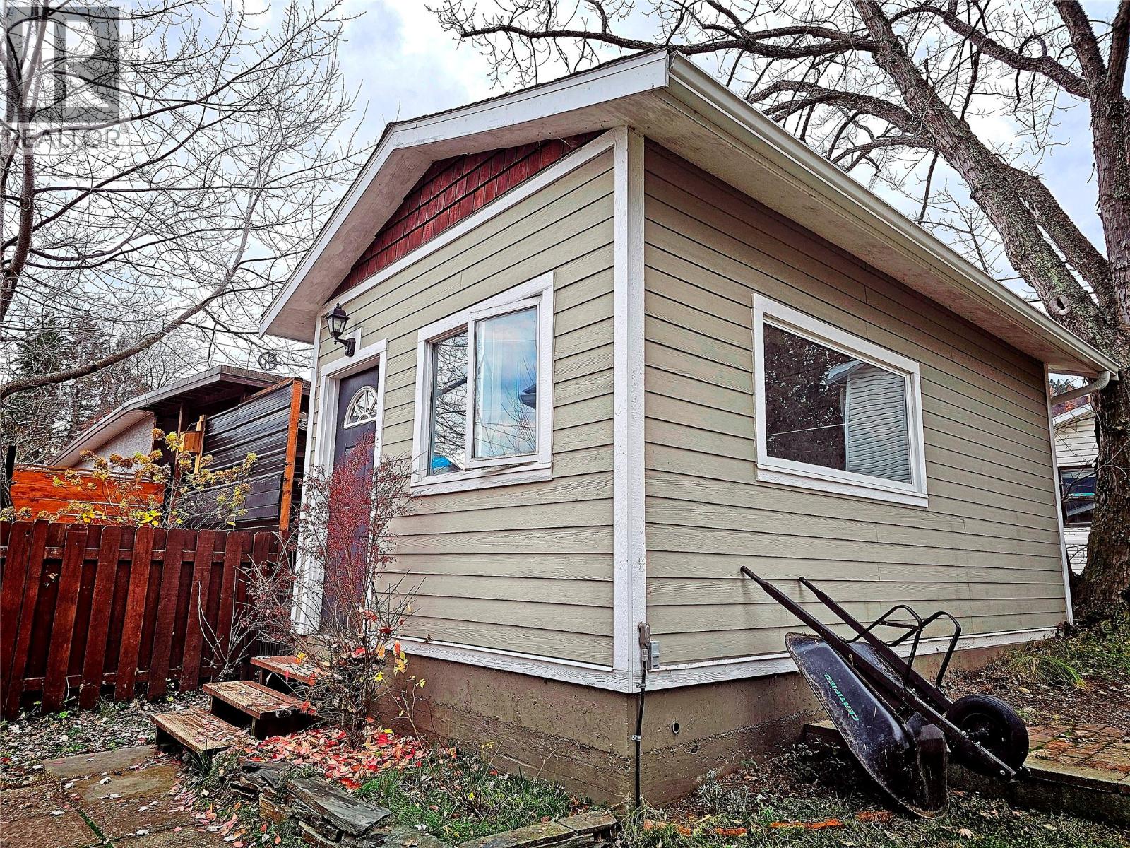 614 10th Avenue, Castlegar, British Columbia  V1N 1K9 - Photo 14 - 10375401