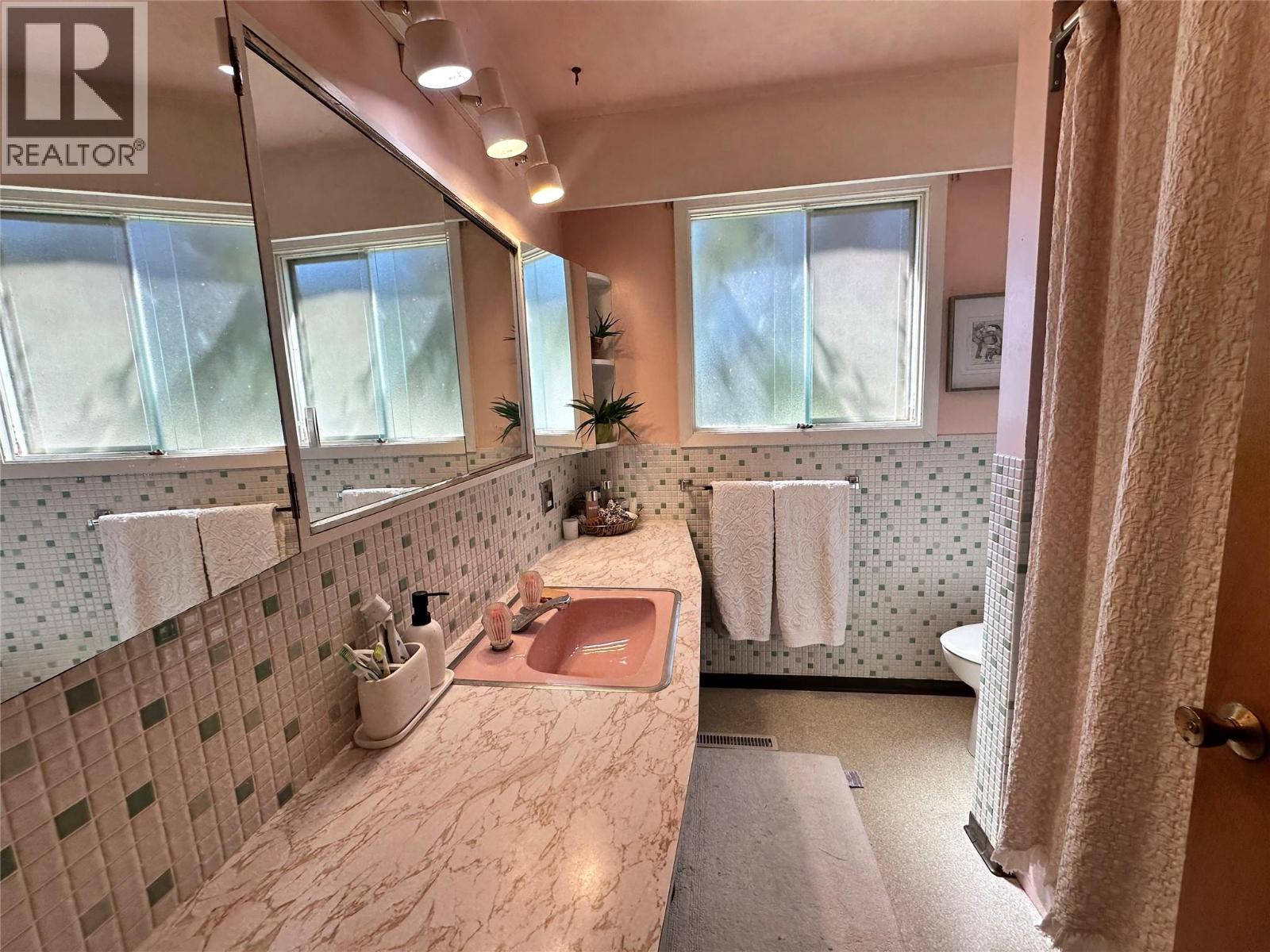 2629 9th Avenue, Castlegar, British Columbia  V1N 2Y9 - Photo 22 - 10374974