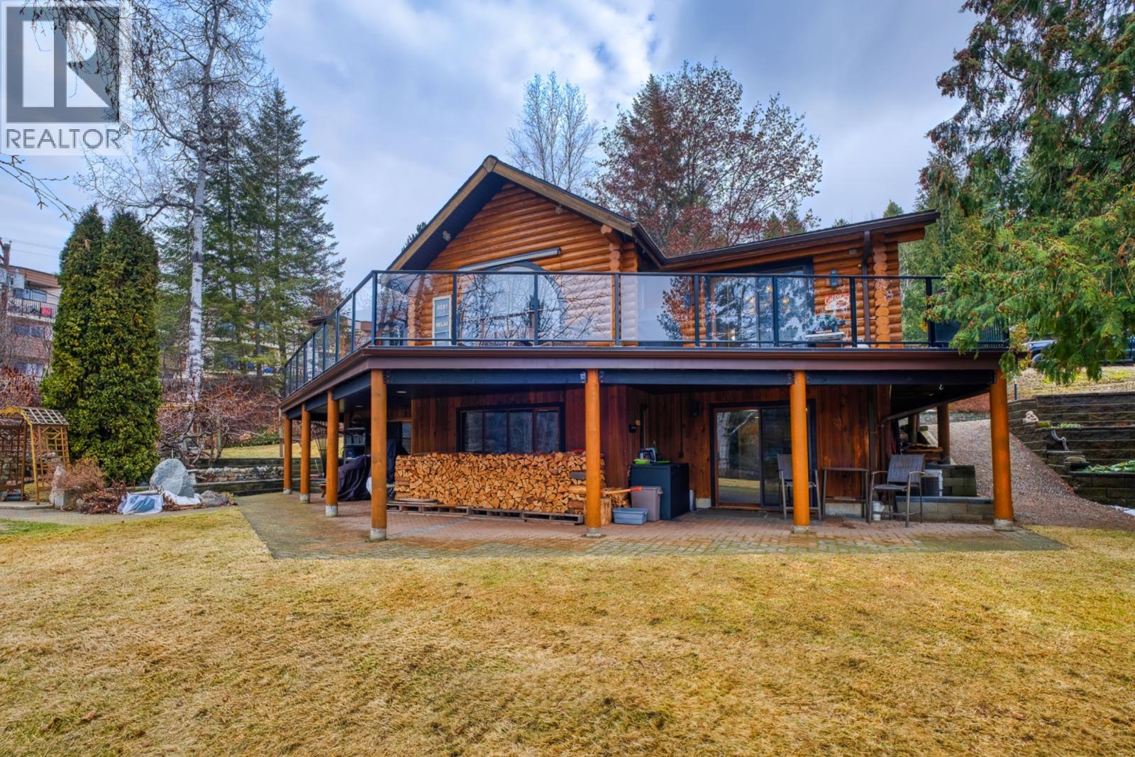 1851 Green Road, Fruitvale, British Columbia  V0G 1Y0 - Photo 1 - 10374914