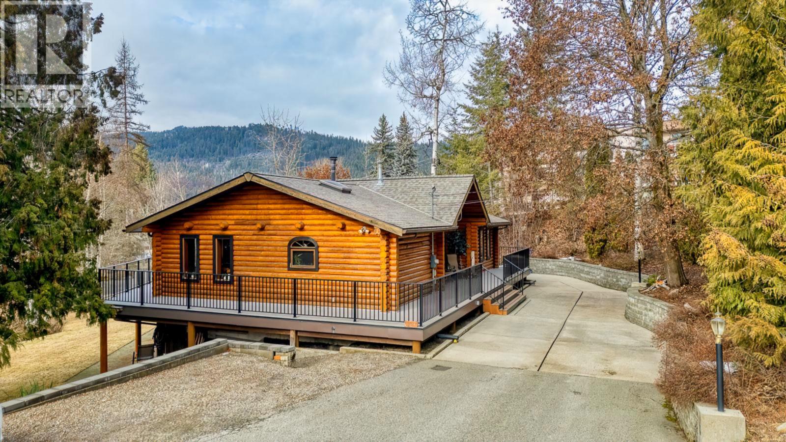 1851 Green Road, Fruitvale, British Columbia  V0G 1Y0 - Photo 5 - 10374914