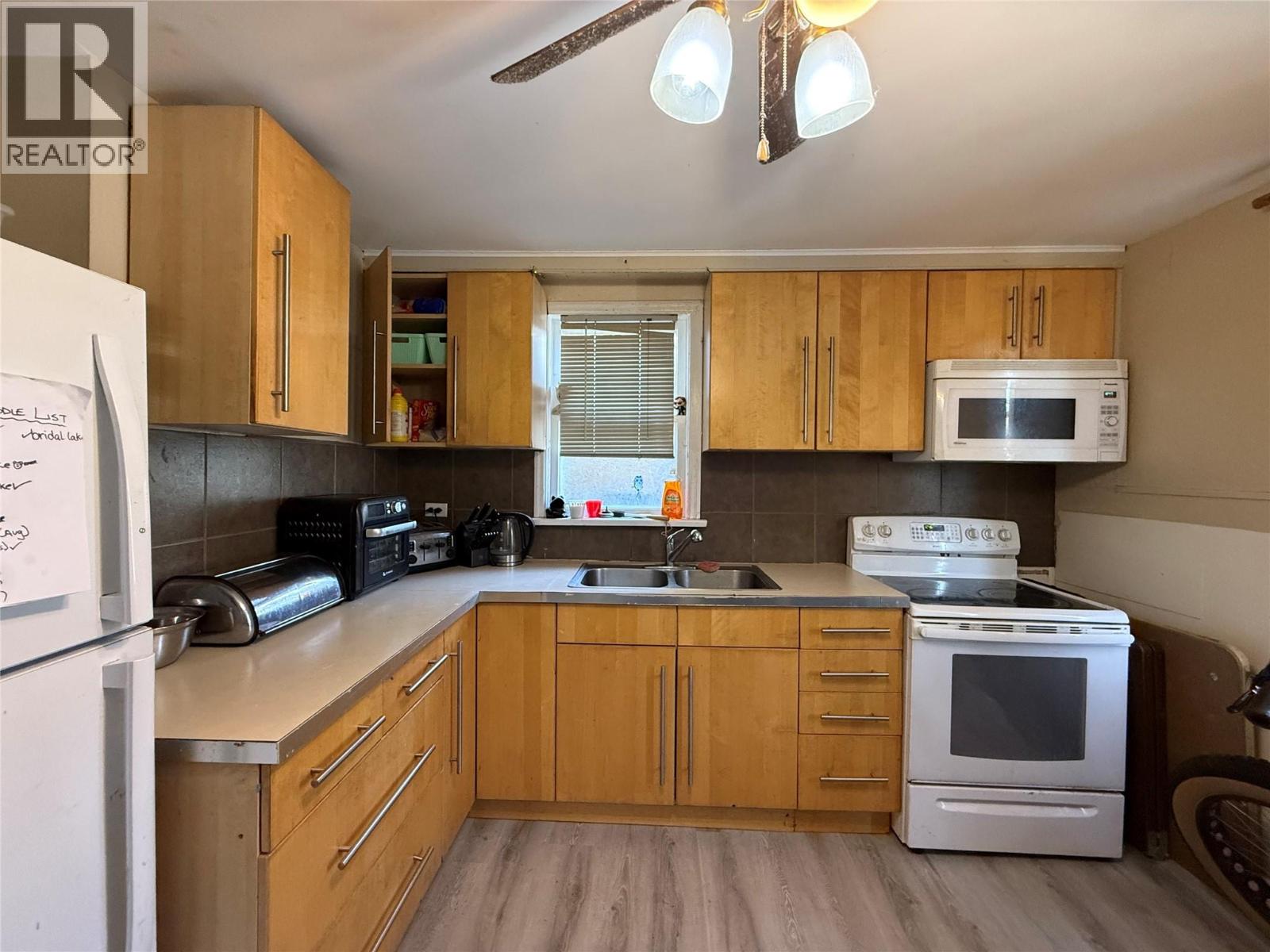 954 Glover Road, Trail, British Columbia  V1R 3J9 - Photo 10 - 10375645