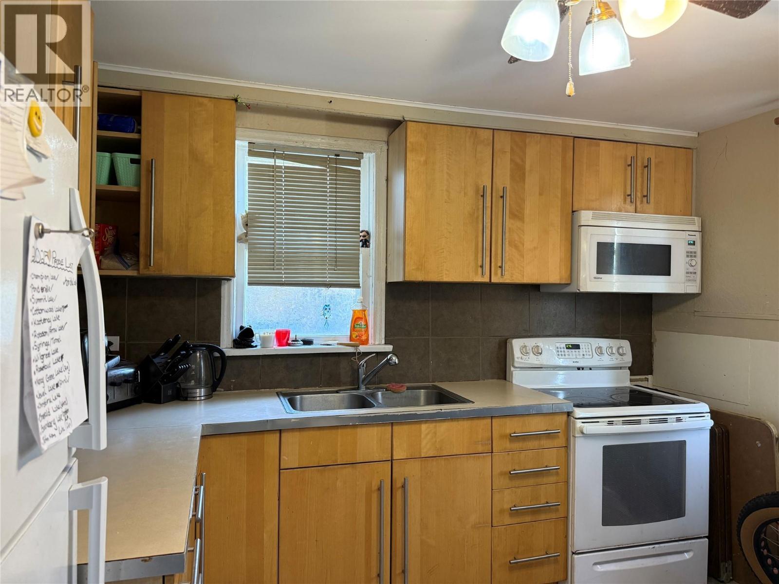 954 Glover Road, Trail, British Columbia  V1R 3J9 - Photo 9 - 10375645