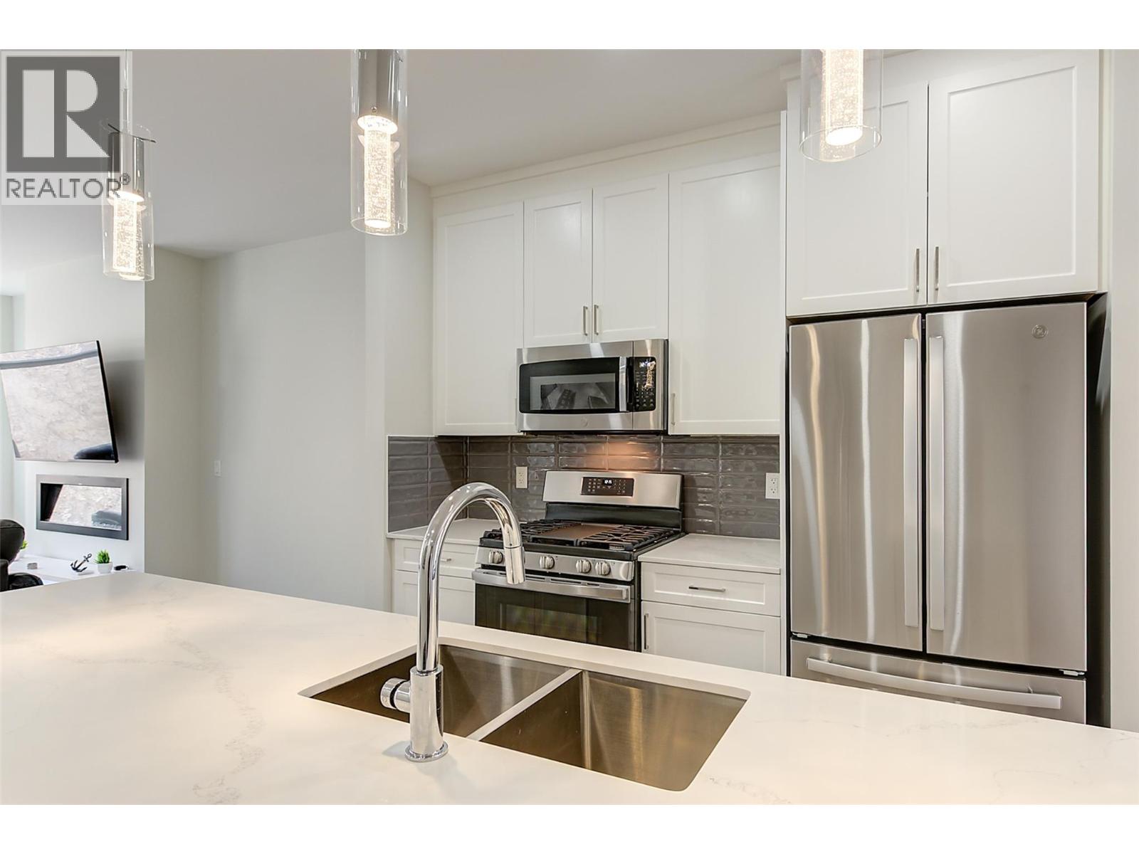 1164 Black Mountain Drive, Kelowna, British Columbia  V1P 0A7 - Photo 6 - 10375629