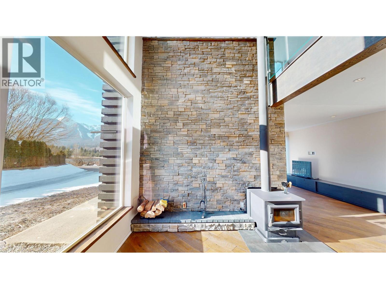 3982 Mcgiverin Road, Fernie, British Columbia  V0B 1M4 - Photo 9 - 10375535