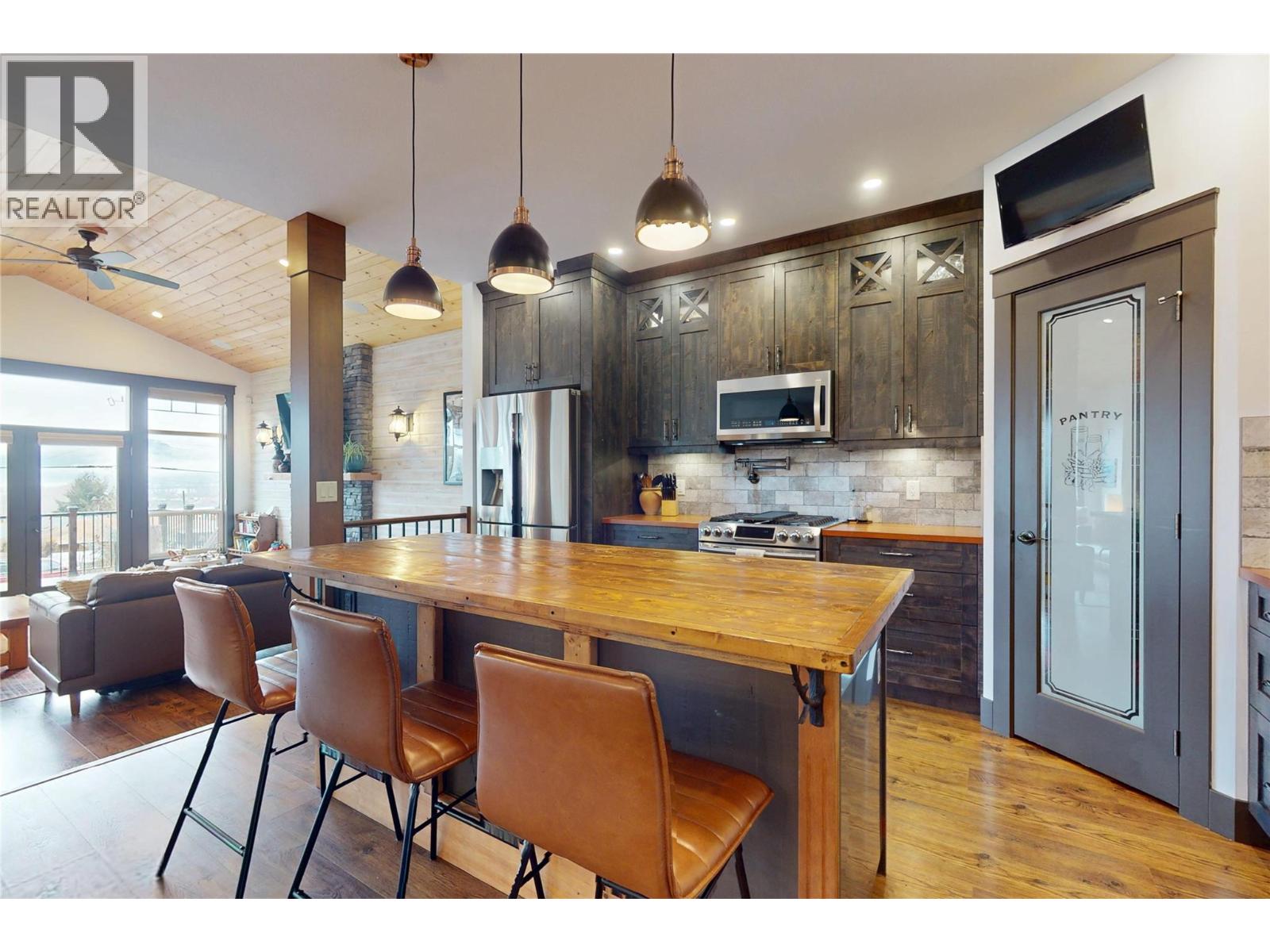 2058 Grandview Avenue, Lumby, British Columbia  V0E 2G0 - Photo 18 - 10373972