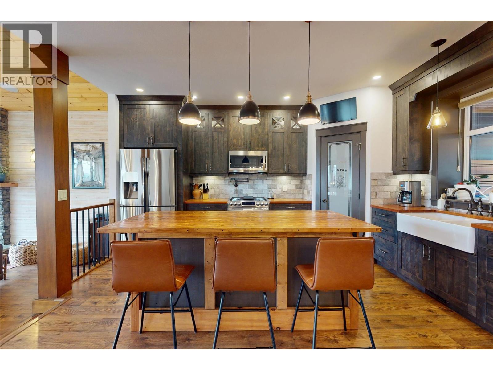 2058 Grandview Avenue, Lumby, British Columbia  V0E 2G0 - Photo 19 - 10373972