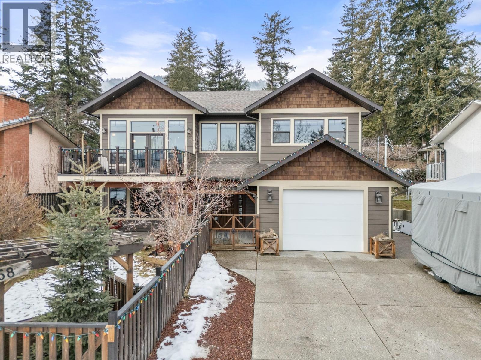 2058 Grandview Avenue, Lumby, British Columbia  V0E 2G0 - Photo 2 - 10373972