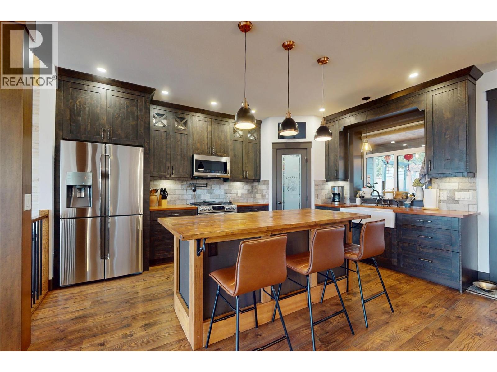 2058 Grandview Avenue, Lumby, British Columbia  V0E 2G0 - Photo 20 - 10373972