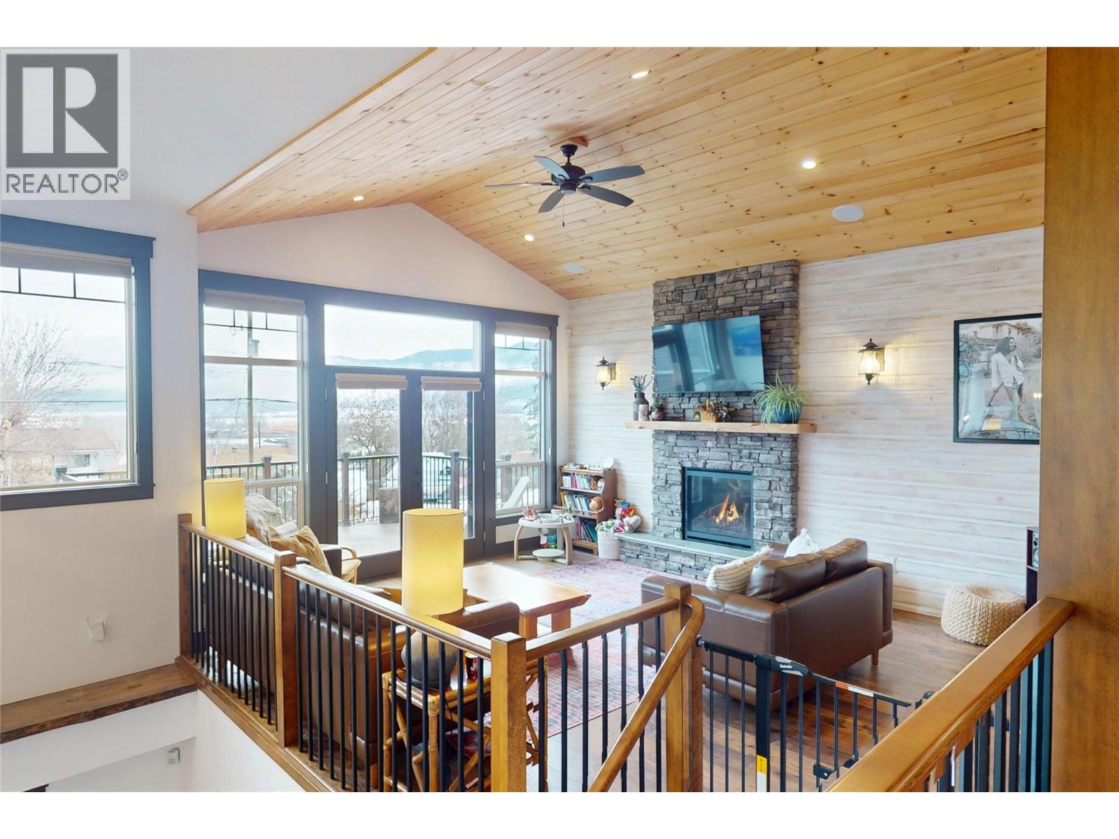 2058 Grandview Avenue, Lumby, British Columbia  V0E 2G0 - Photo 25 - 10373972