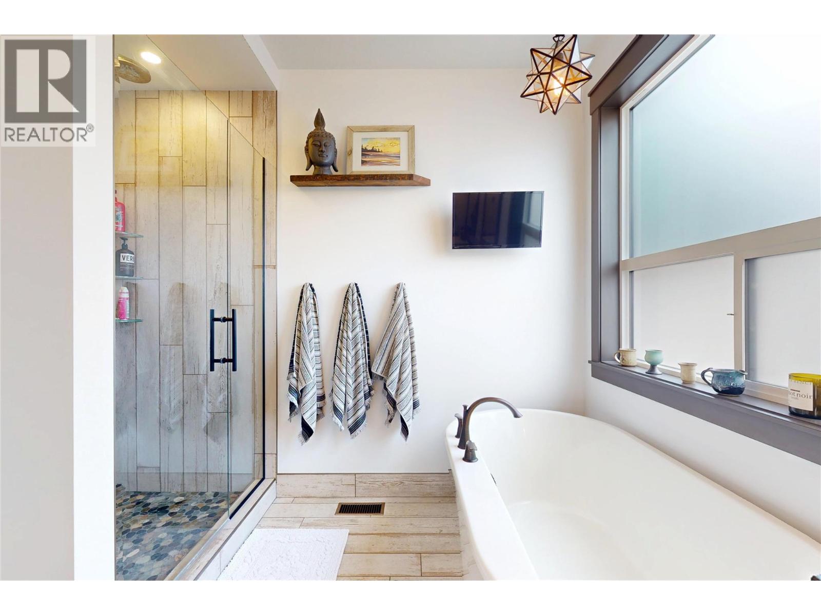 2058 Grandview Avenue, Lumby, British Columbia  V0E 2G0 - Photo 48 - 10373972