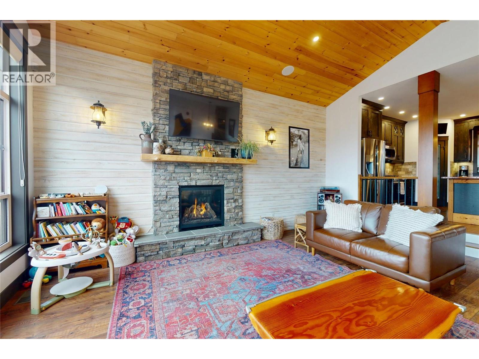 2058 Grandview Avenue, Lumby, British Columbia  V0E 2G0 - Photo 5 - 10373972