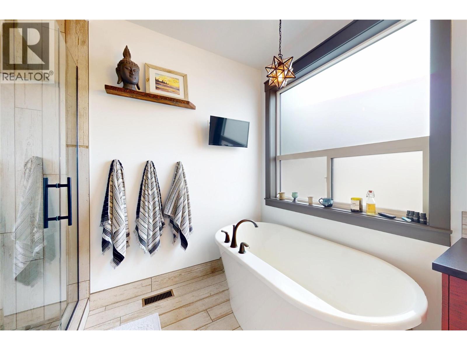 2058 Grandview Avenue, Lumby, British Columbia  V0E 2G0 - Photo 50 - 10373972