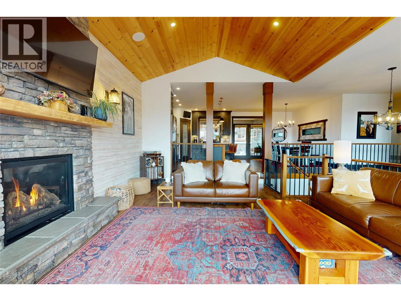 2058 Grandview Avenue, Lumby, British Columbia  V0E 2G0 - Photo 6 - 10373972