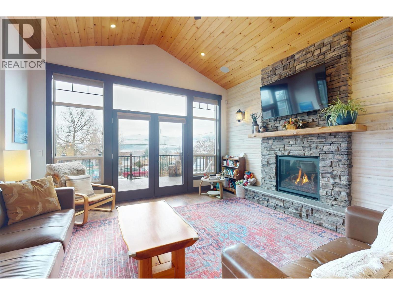 2058 Grandview Avenue, Lumby, British Columbia  V0E 2G0 - Photo 9 - 10373972