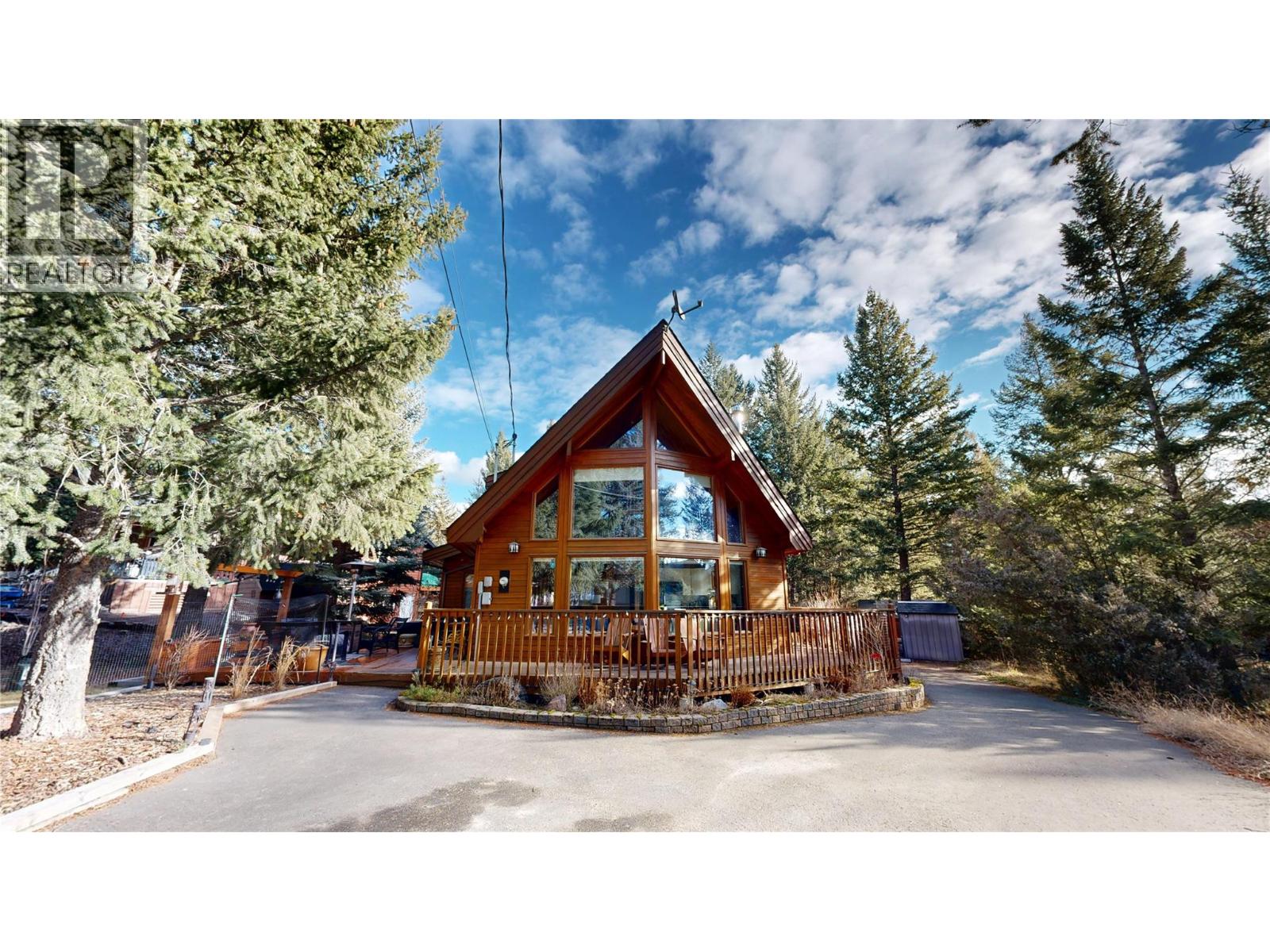 1086 Scenic Place, Windermere, British Columbia  V0B 2L1 - Photo 1 - 10375660