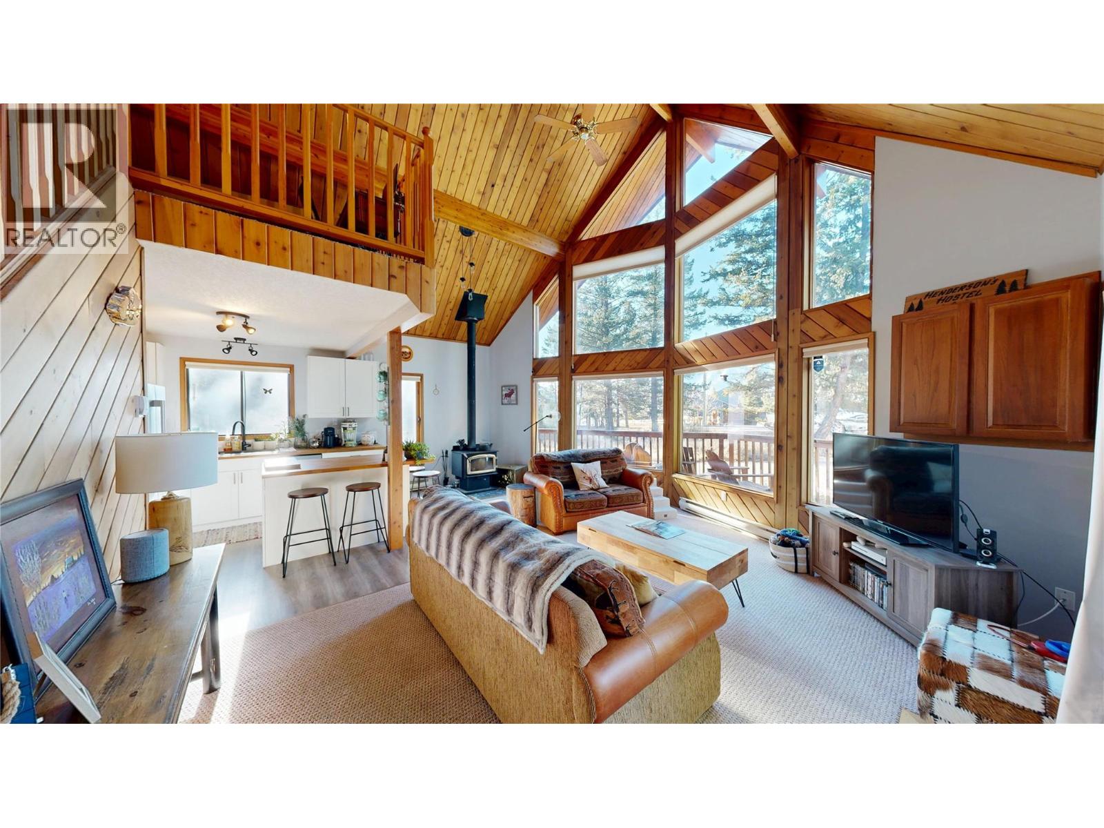 1086 Scenic Place, Windermere, British Columbia  V0B 2L1 - Photo 2 - 10375660