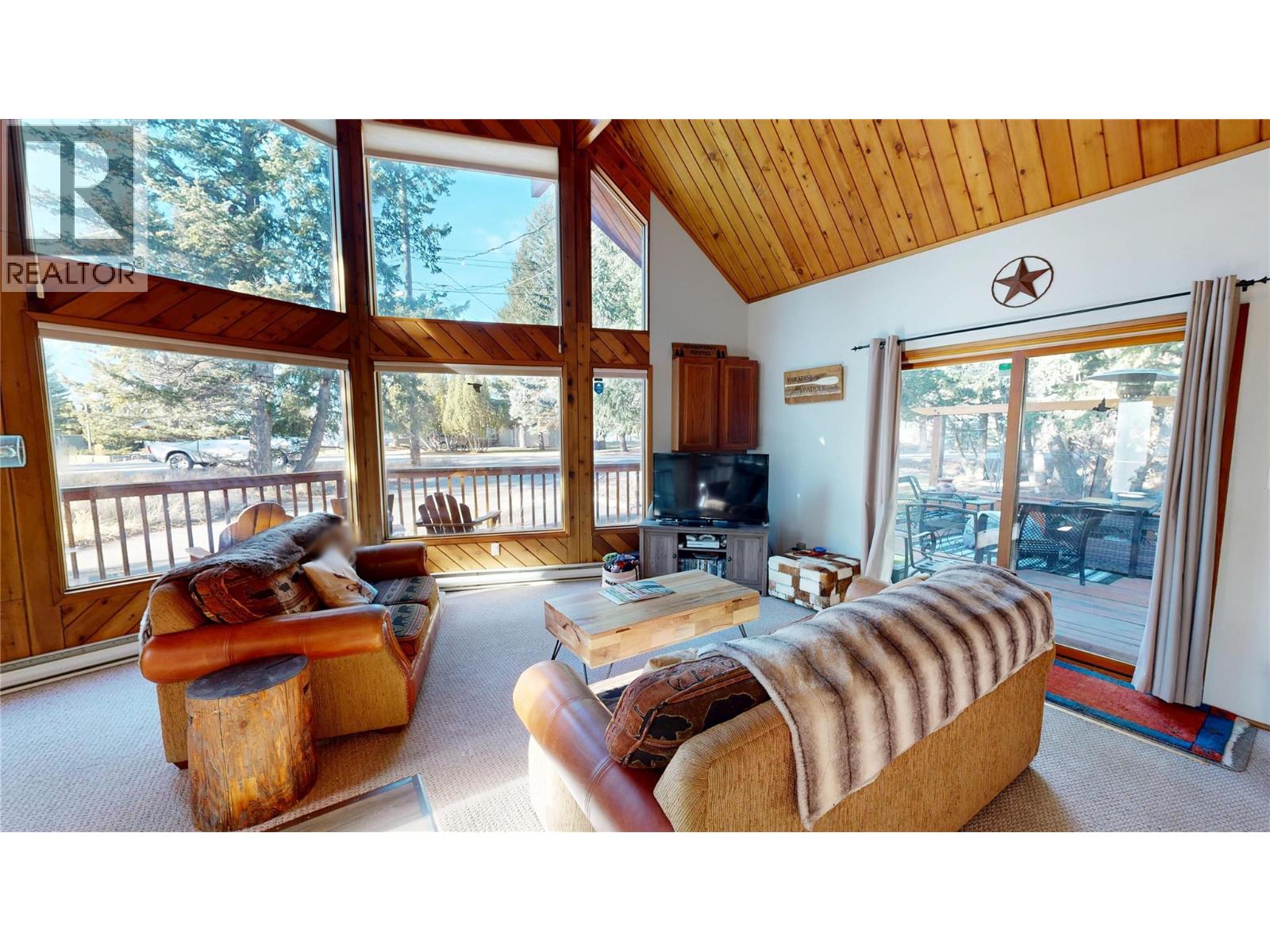 1086 Scenic Place, Windermere, British Columbia  V0B 2L1 - Photo 3 - 10375660
