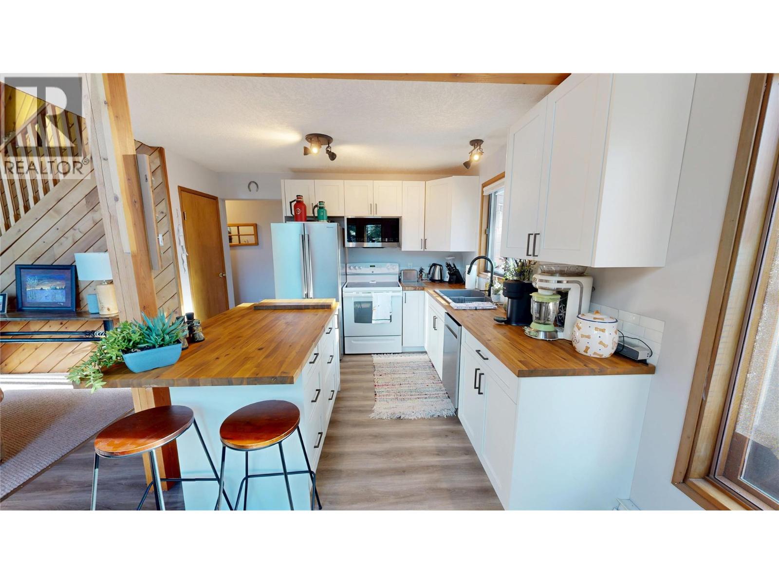 1086 Scenic Place, Windermere, British Columbia  V0B 2L1 - Photo 5 - 10375660