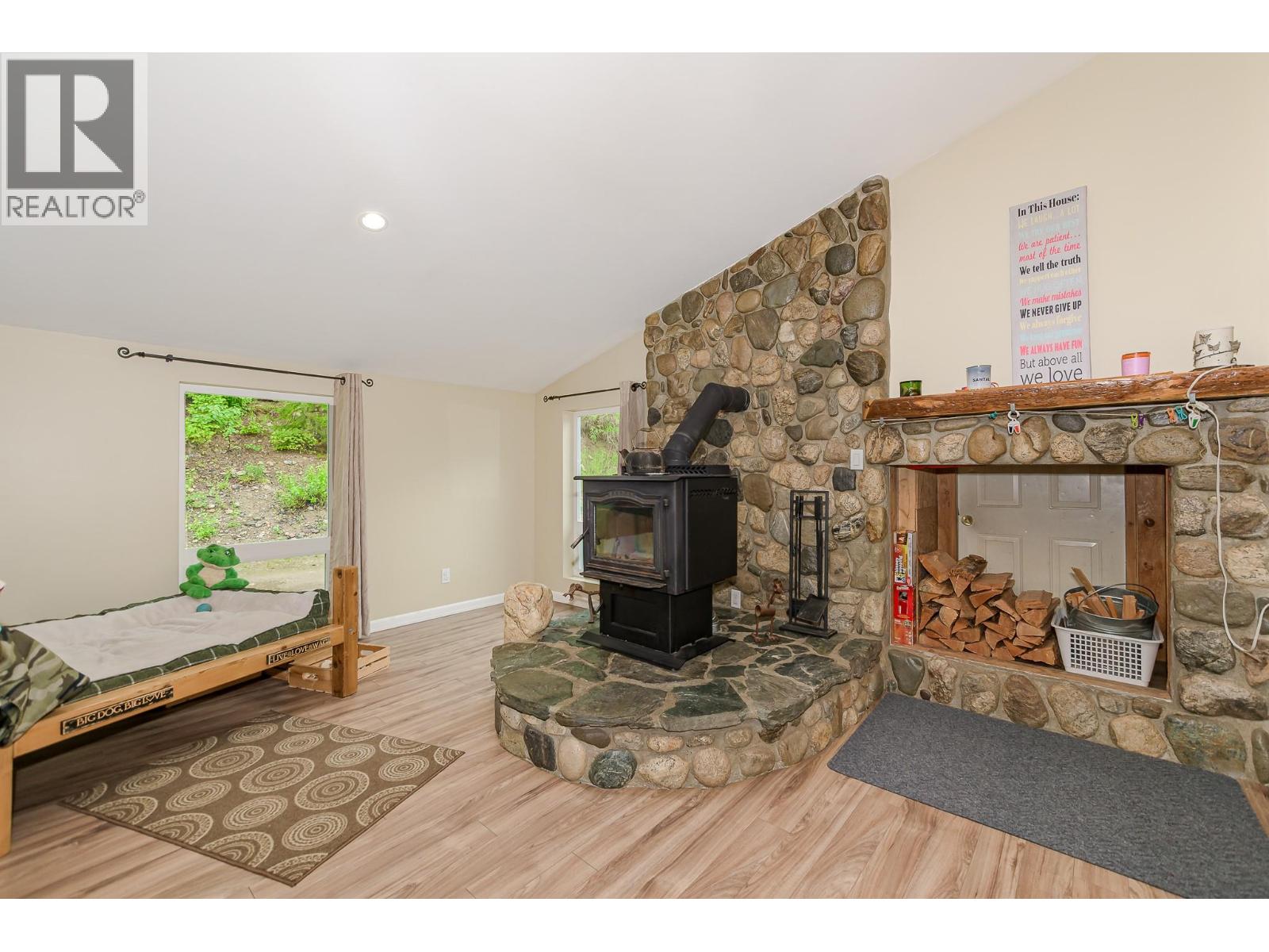 645 Capri Road, Enderby, British Columbia  V0E 1V3 - Photo 10 - 10375576