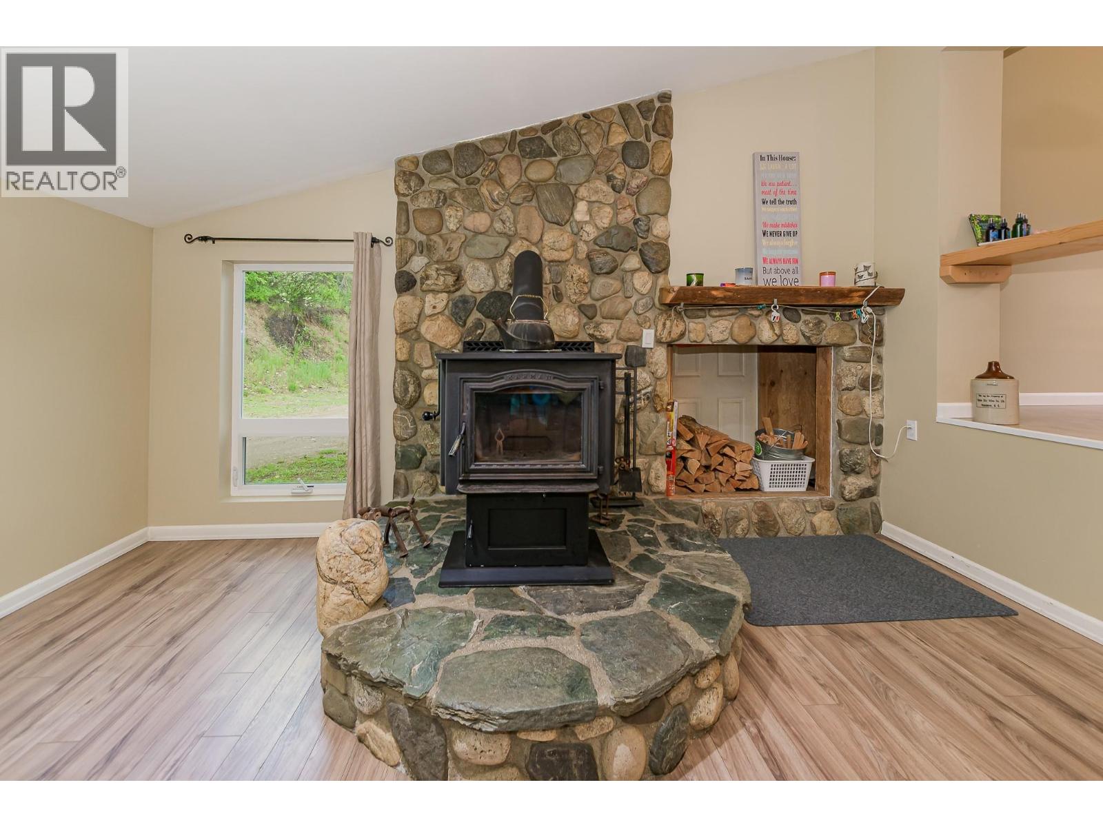 645 Capri Road, Enderby, British Columbia  V0E 1V3 - Photo 11 - 10375576