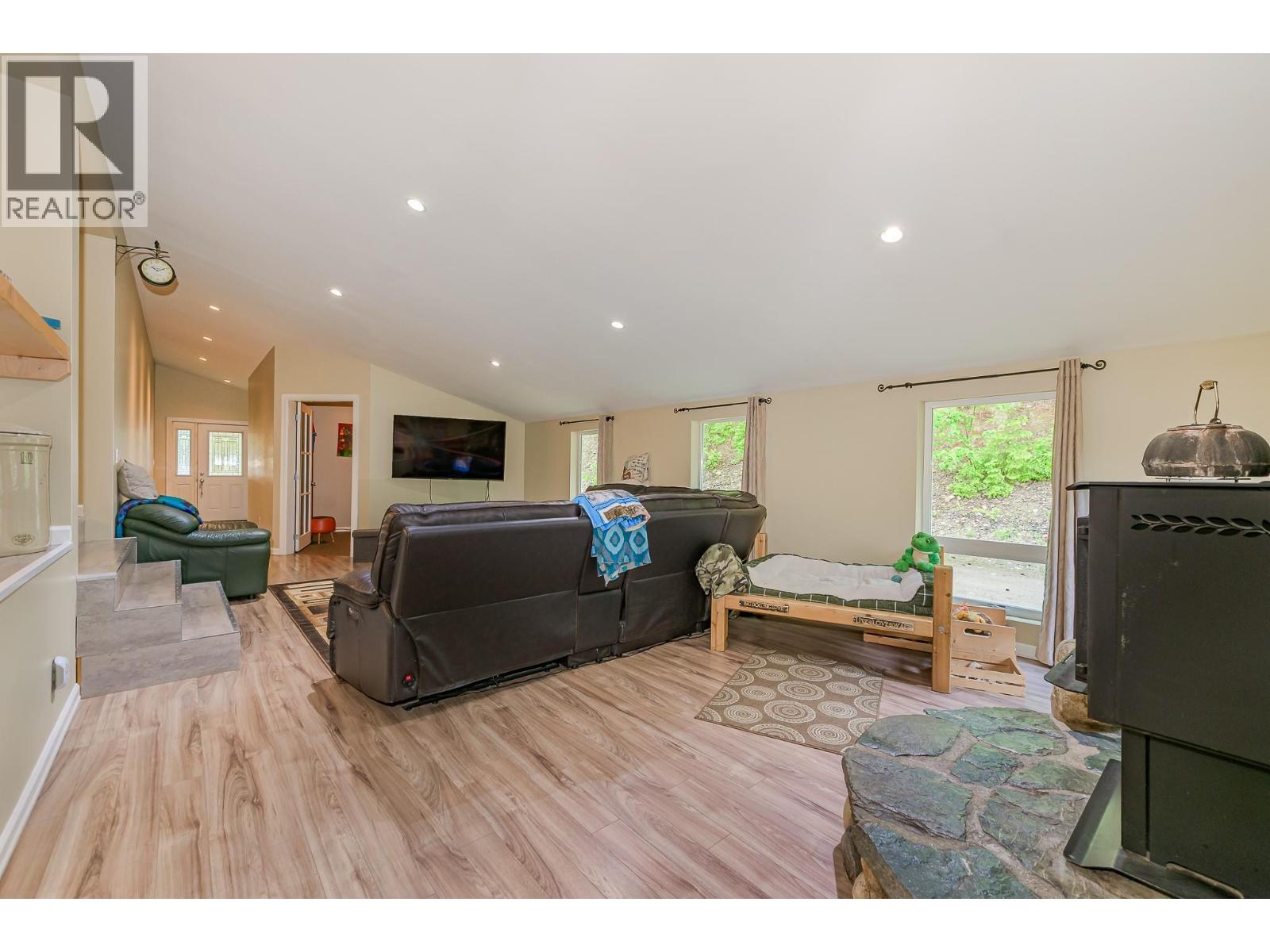 645 Capri Road, Enderby, British Columbia  V0E 1V3 - Photo 13 - 10375576