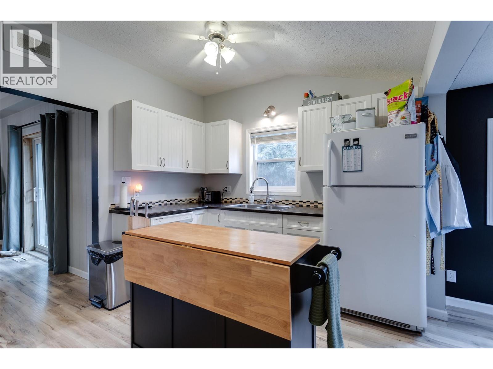 409 Baird Avenue, Enderby, British Columbia  V4Y 4A2 - Photo 10 - 10375423