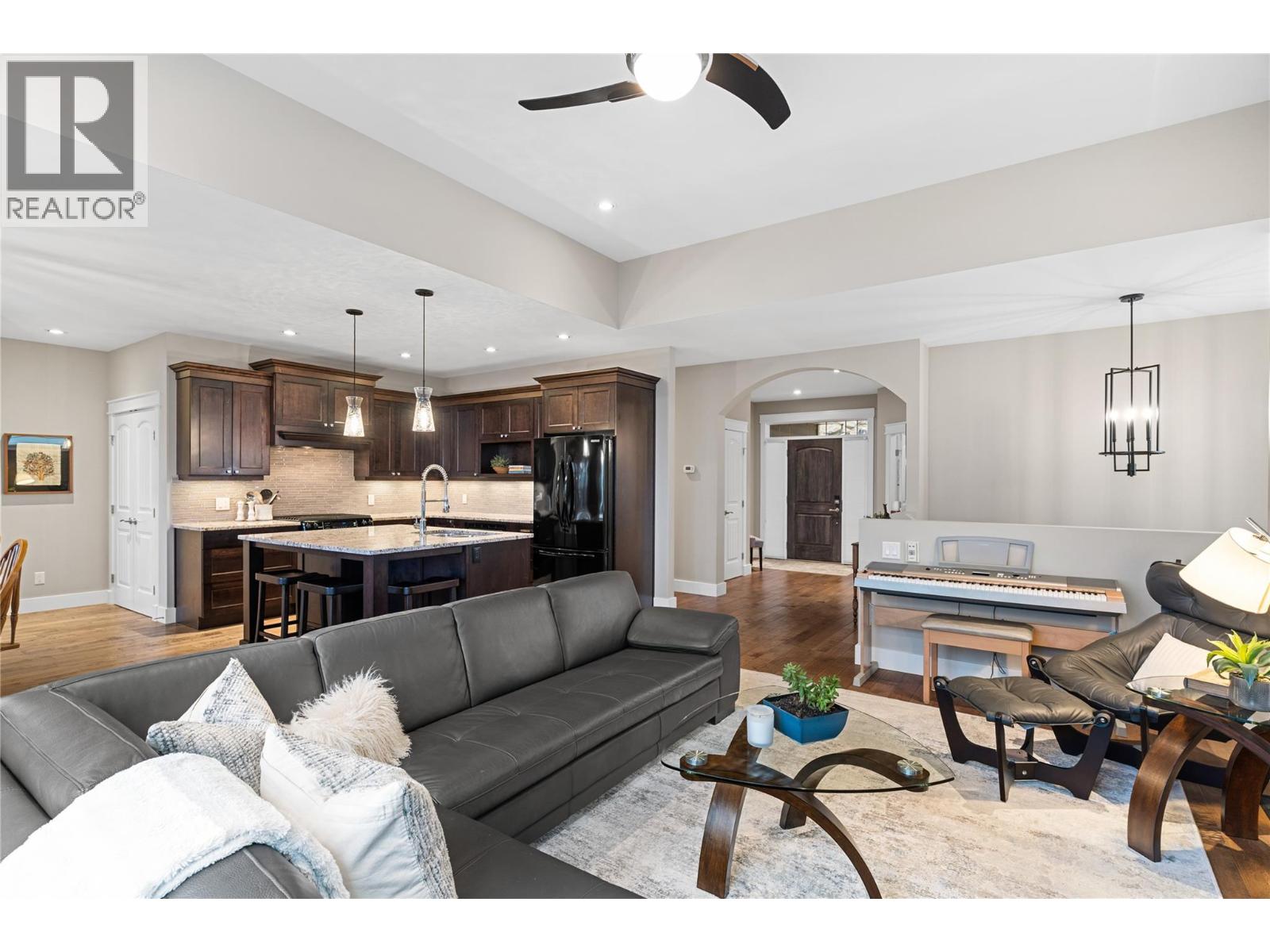 5484 Mountainside Lane, Kelowna, British Columbia  V1W 5H1 - Photo 11 - 10374676