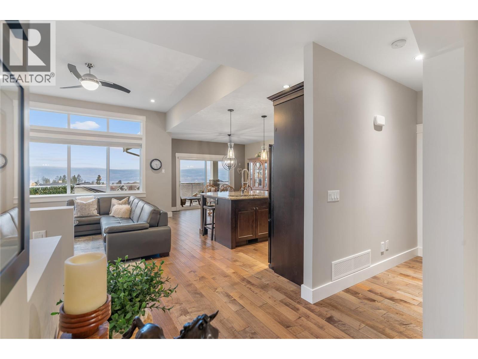 5484 Mountainside Lane, Kelowna, British Columbia  V1W 5H1 - Photo 7 - 10374676