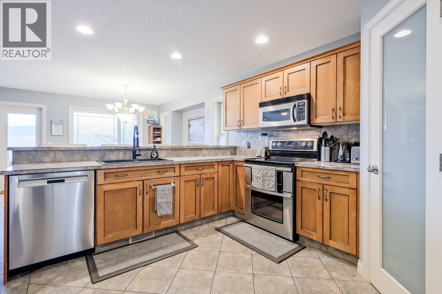 1410 Kendra Court, Kelowna, British Columbia  V1P 1P1 - Photo 7 - 10374088