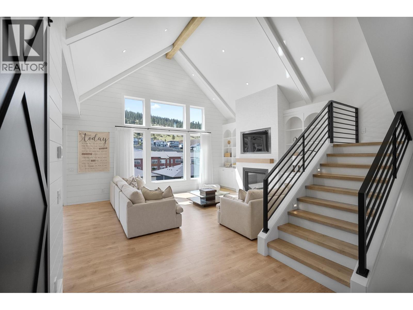 1345 Myra Place, Kamloops, British Columbia  V2E 0C3 - Photo 4 - 10375387