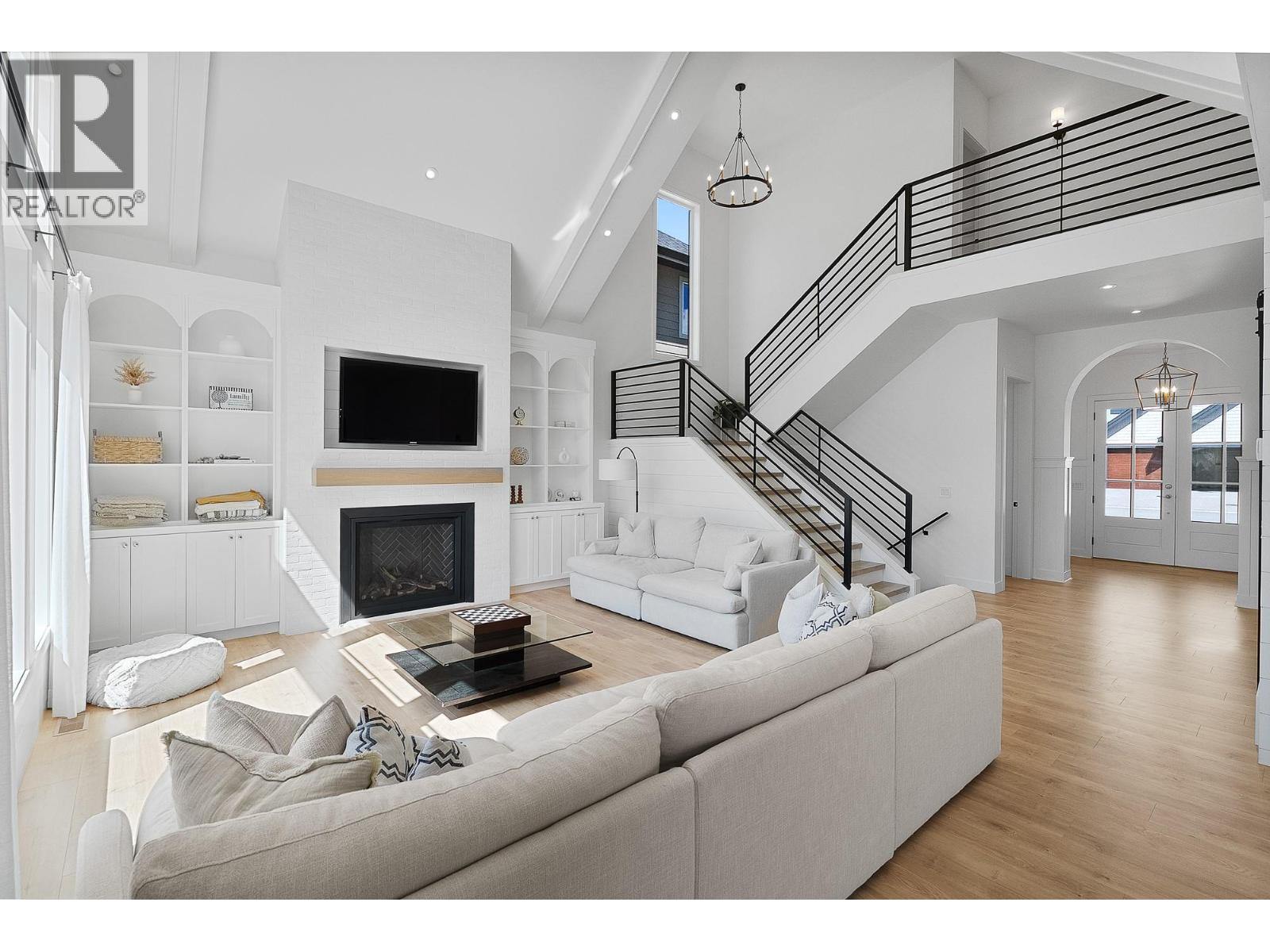 1345 Myra Place, Kamloops, British Columbia  V2E 0C3 - Photo 6 - 10375387