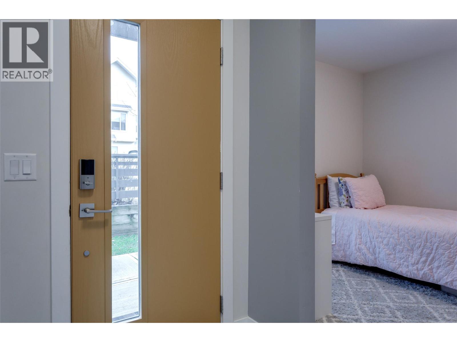 170 Celano Crescent Unit# 4, Kelowna, British Columbia  V1V 0B6 - Photo 4 - 10373502