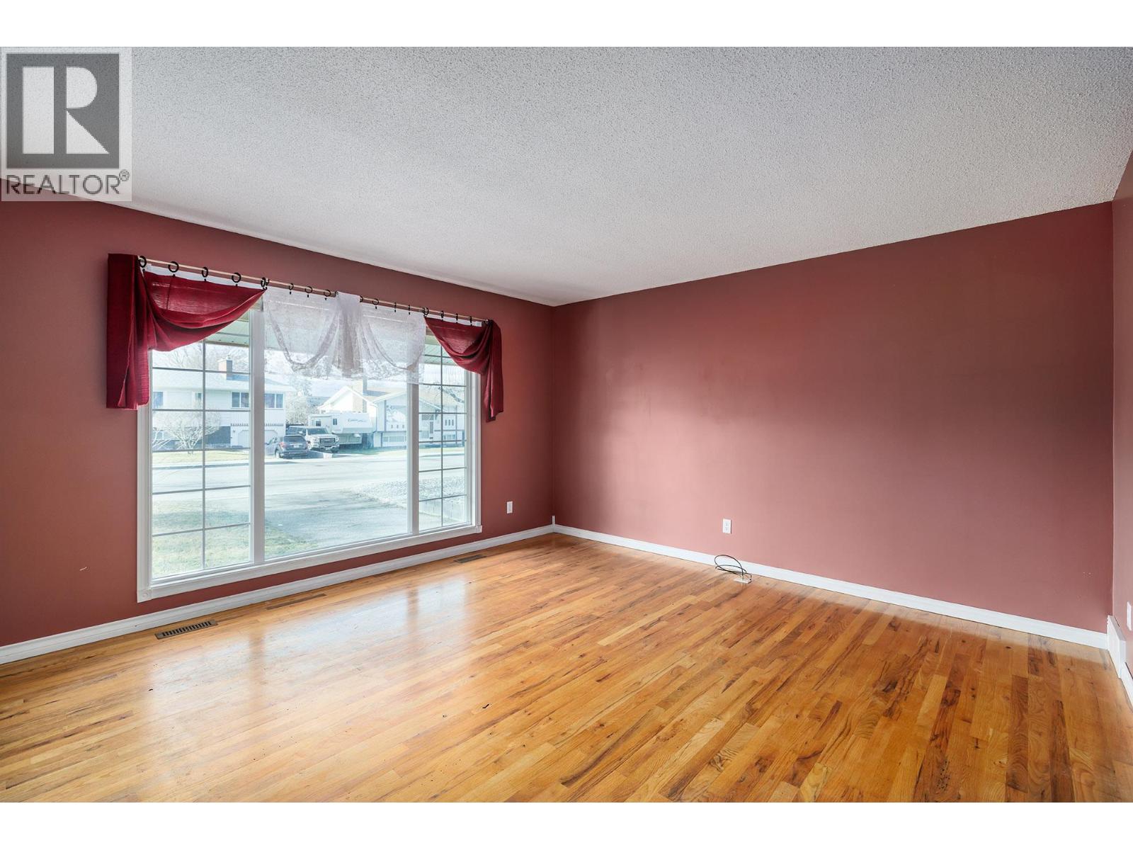 975 Neptune Road, Kelowna, British Columbia  V1X 3E4 - Photo 3 - 10375646