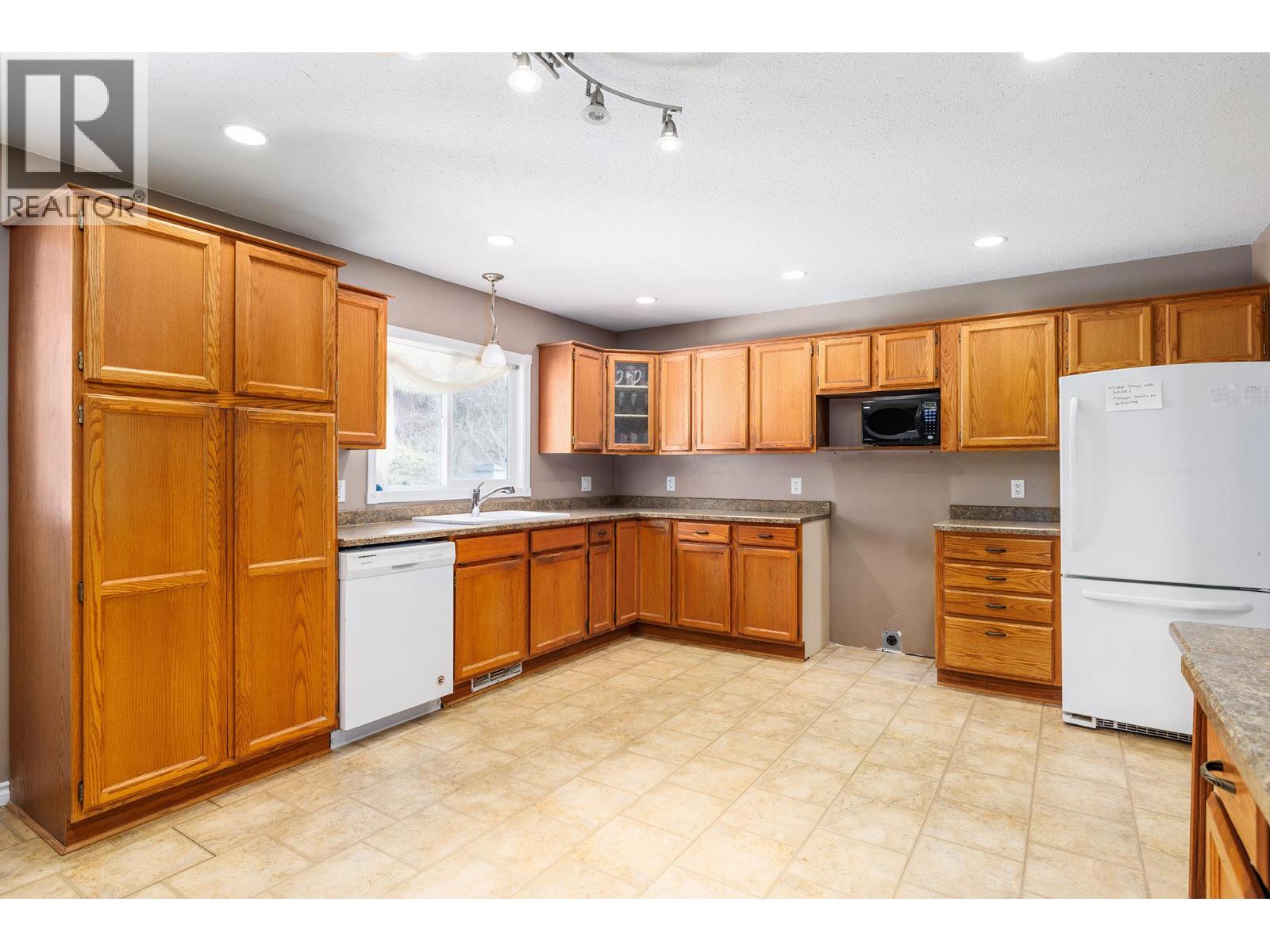 975 Neptune Road, Kelowna, British Columbia  V1X 3E4 - Photo 8 - 10375646