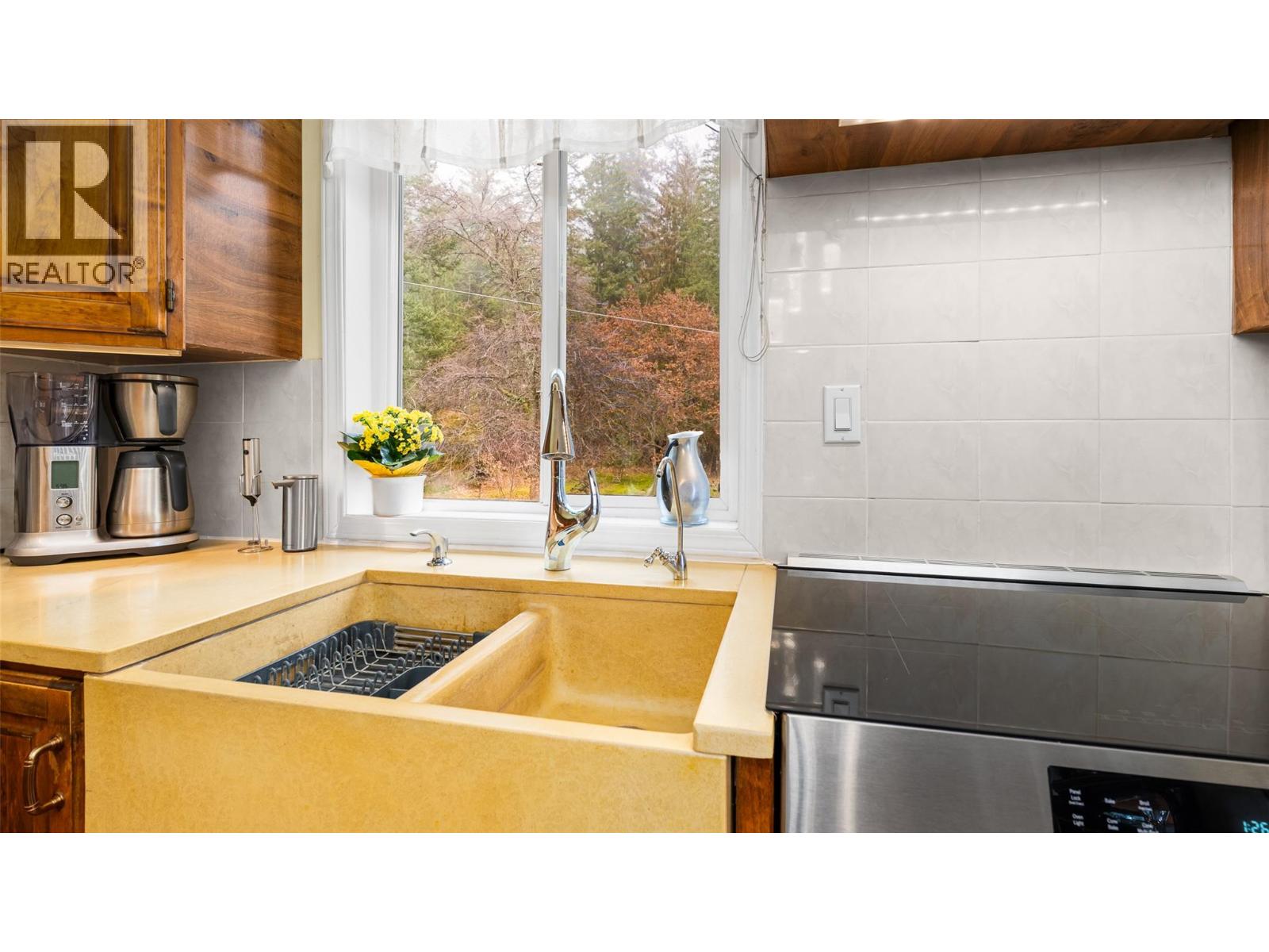 10333 3a Highway, Kuskanook, British Columbia  V0B 1A1 - Photo 25 - 10374180