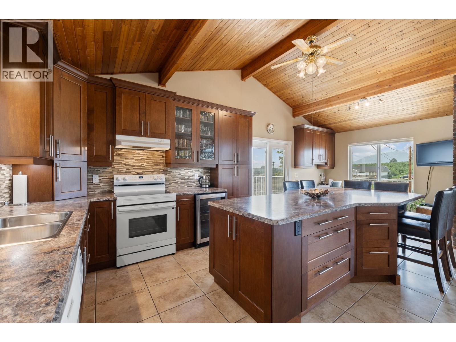 535 Curtis Road, Kelowna, British Columbia  V1V 2G6 - Photo 19 - 10371038