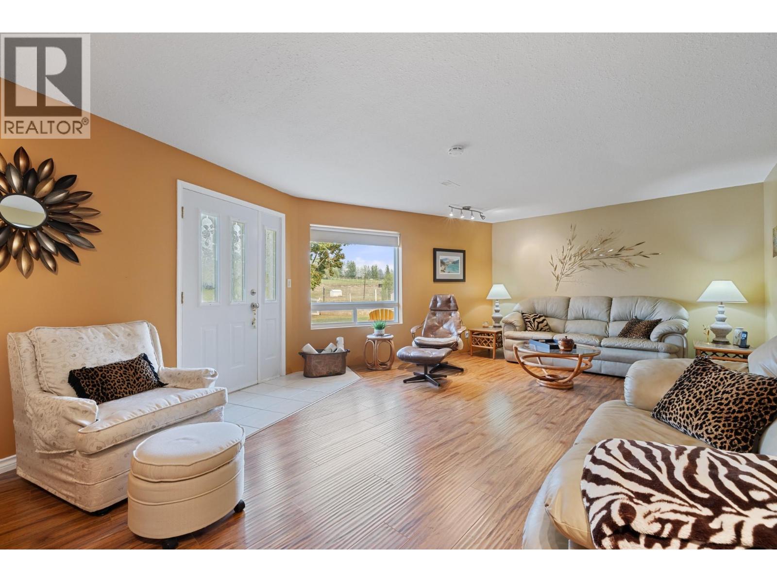 535 Curtis Road, Kelowna, British Columbia  V1V 2G6 - Photo 3 - 10371038