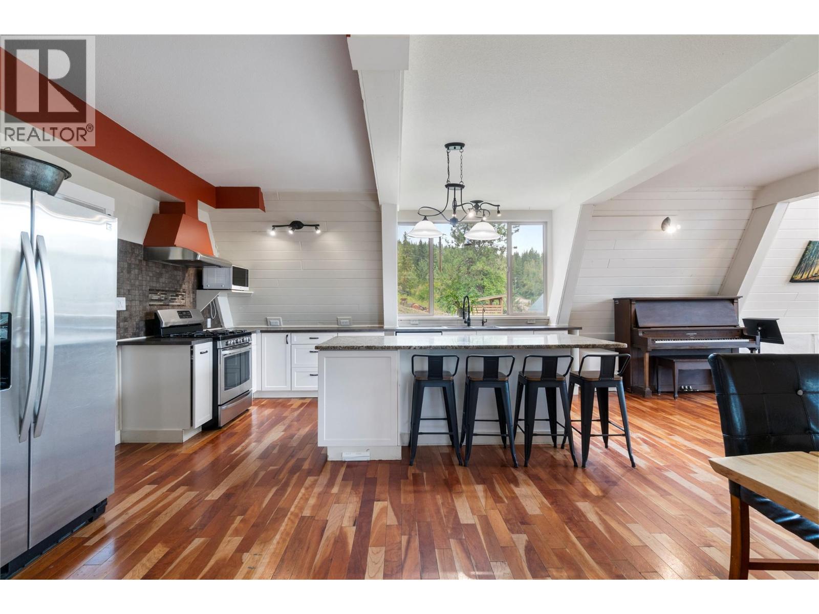 6551 40 Street Nw, Salmon Arm, British Columbia  V1E 3A5 - Photo 6 - 10375537