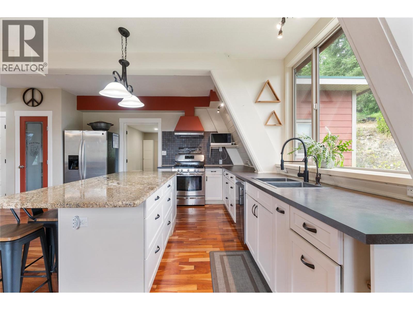 6551 40 Street Nw, Salmon Arm, British Columbia  V1E 3A5 - Photo 8 - 10375537