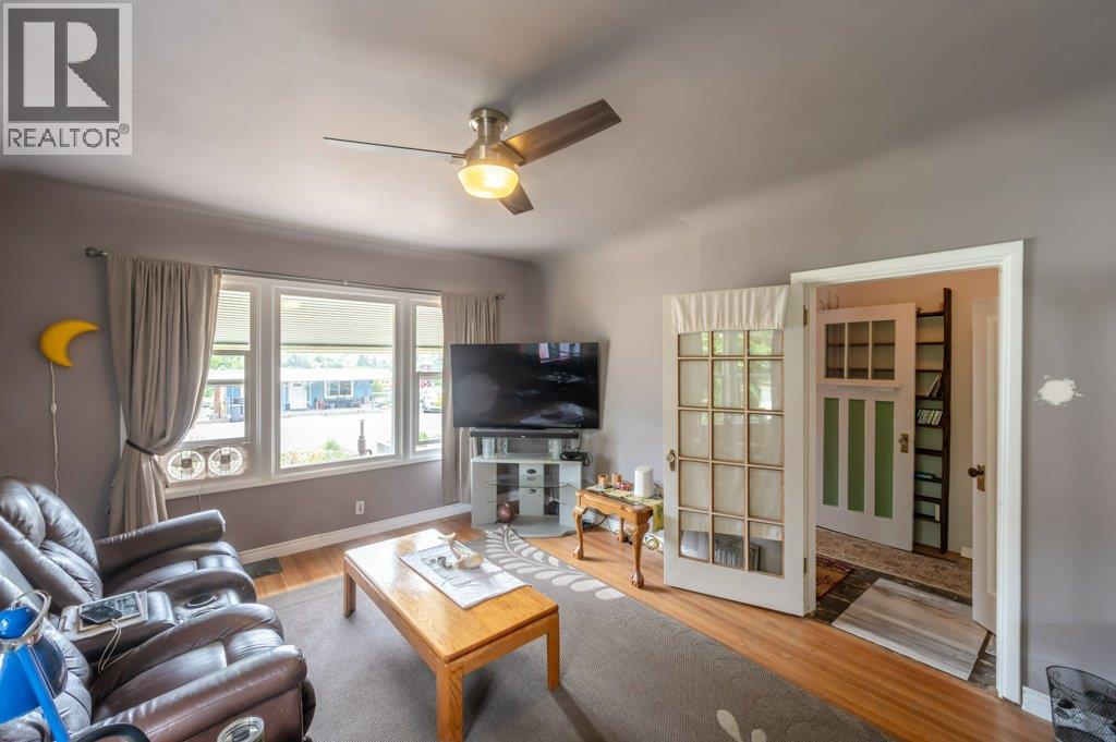 6130 Kootenay Street, Oliver, British Columbia  V0H 1T0 - Photo 8 - 10375691