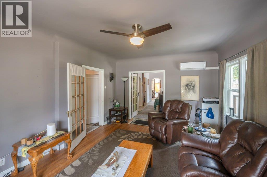 6130 Kootenay Street, Oliver, British Columbia  V0H 1T0 - Photo 9 - 10375691