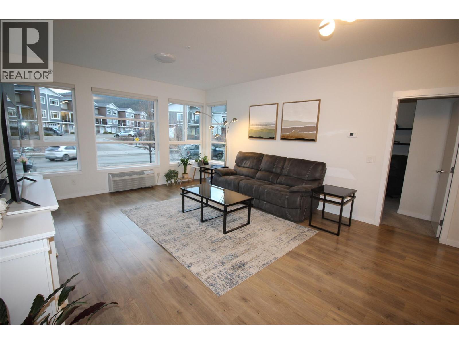 1880 Hugh Allan Drive Unit# 204, Kamloops, British Columbia  V1S 0E8 - Photo 3 - 10375748