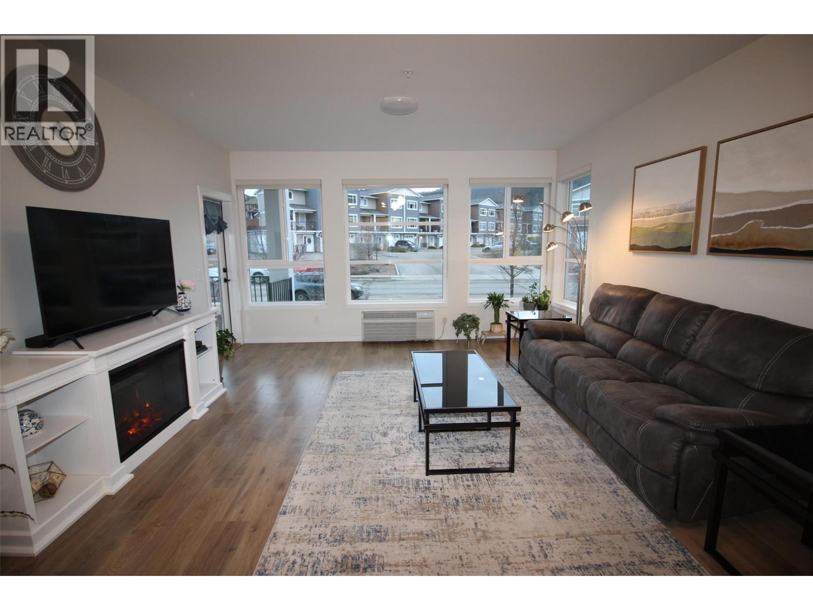 1880 Hugh Allan Drive Unit# 204, Kamloops, British Columbia  V1S 0E8 - Photo 4 - 10375748