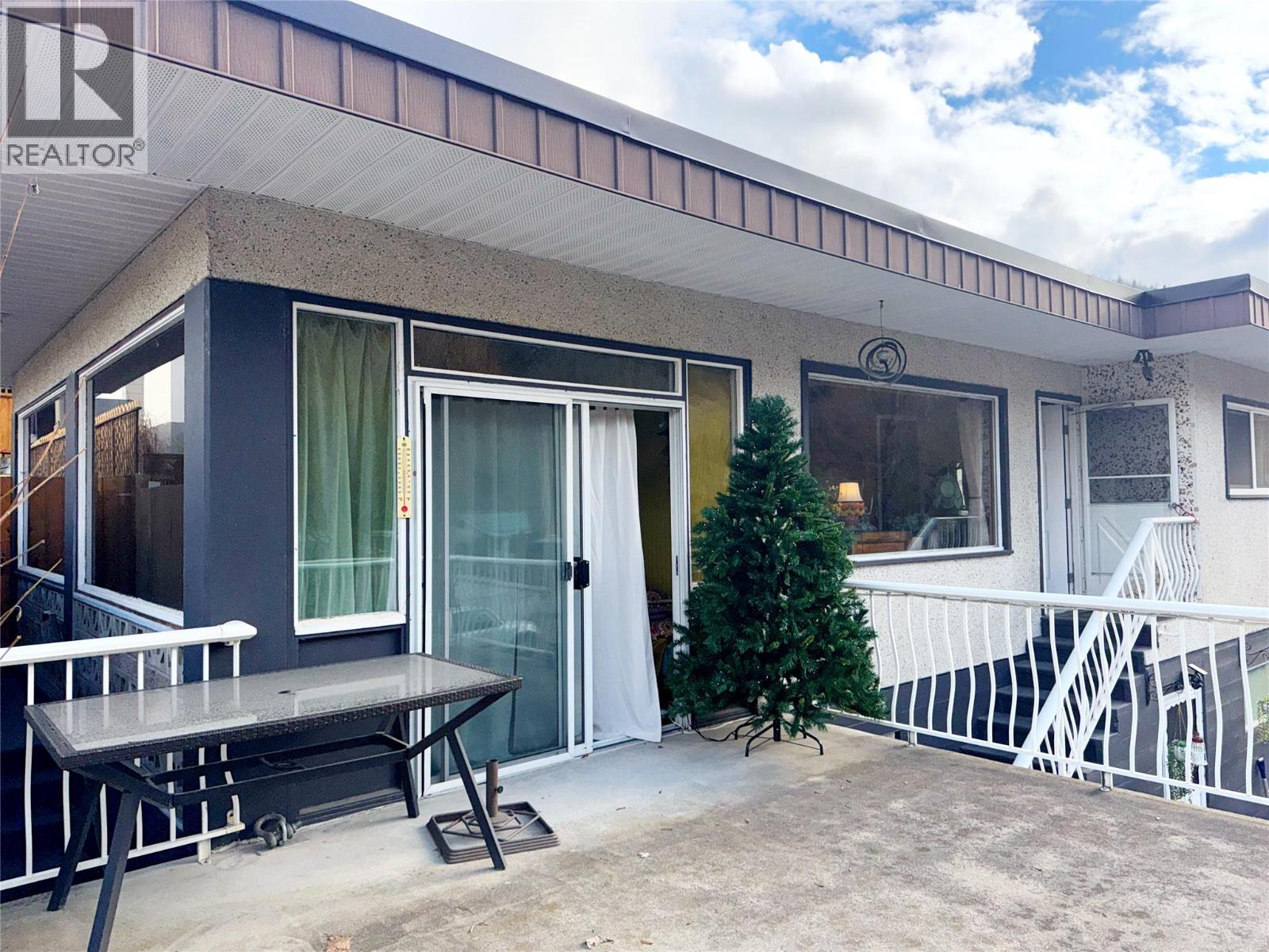 214 Wellington Avenue, Warfield, British Columbia  V1R 2K5 - Photo 2 - 10375596